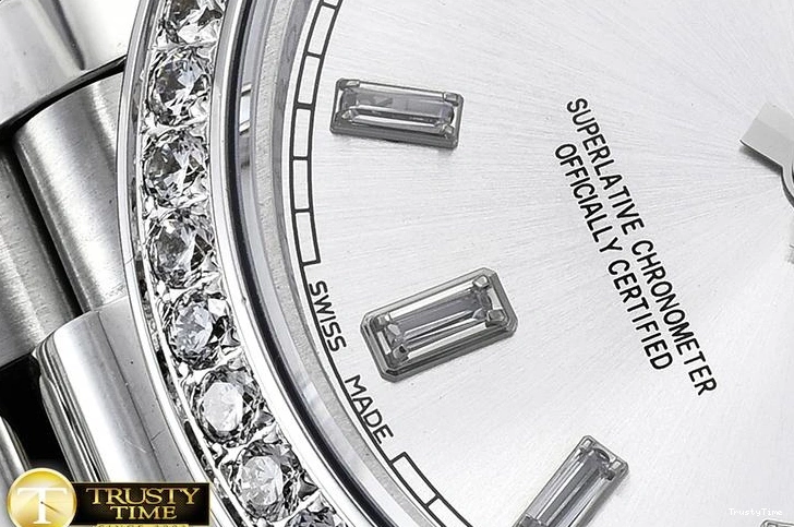 0321 RDD0207F – DayDate Compact 677